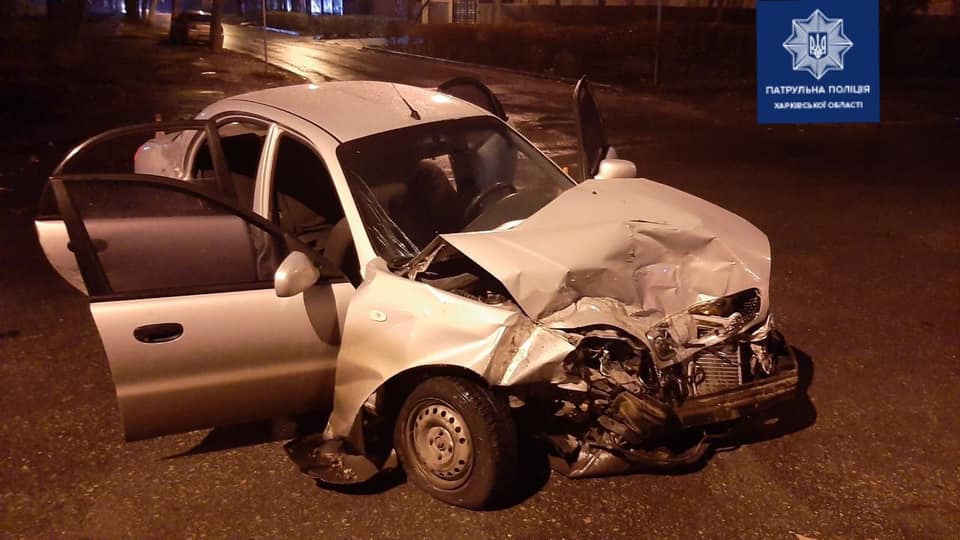В столкновении Mercedes Benz и Daewoo пострадал водитель (фото)