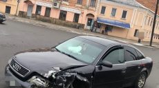 В Харькове в ДТП попали водители ВАЗ и Audi (фото)