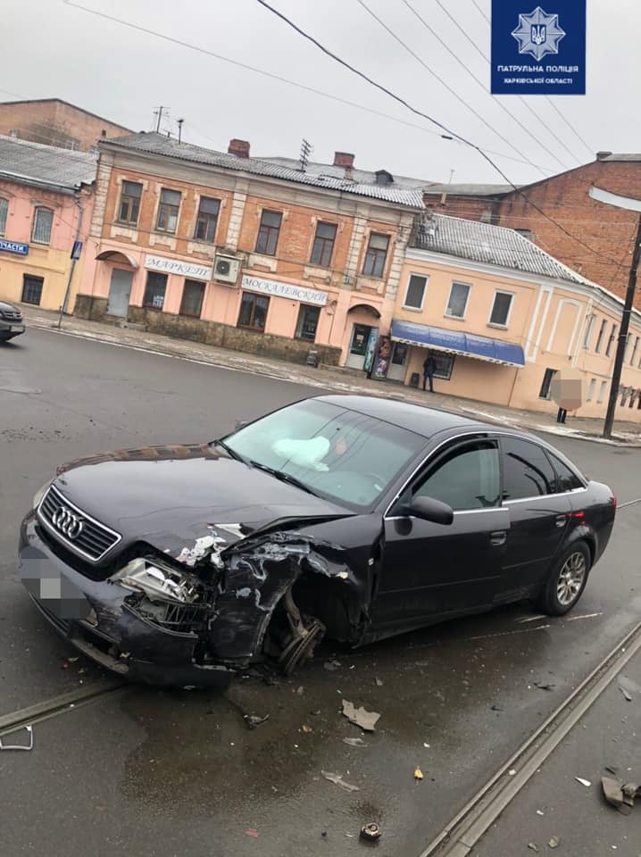 В Харькове в ДТП попали водители ВАЗ и Audi (фото)