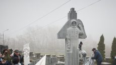 В Киеву открыли памятник первому космонавту независимой Украины Леониду Каденюку (фото)