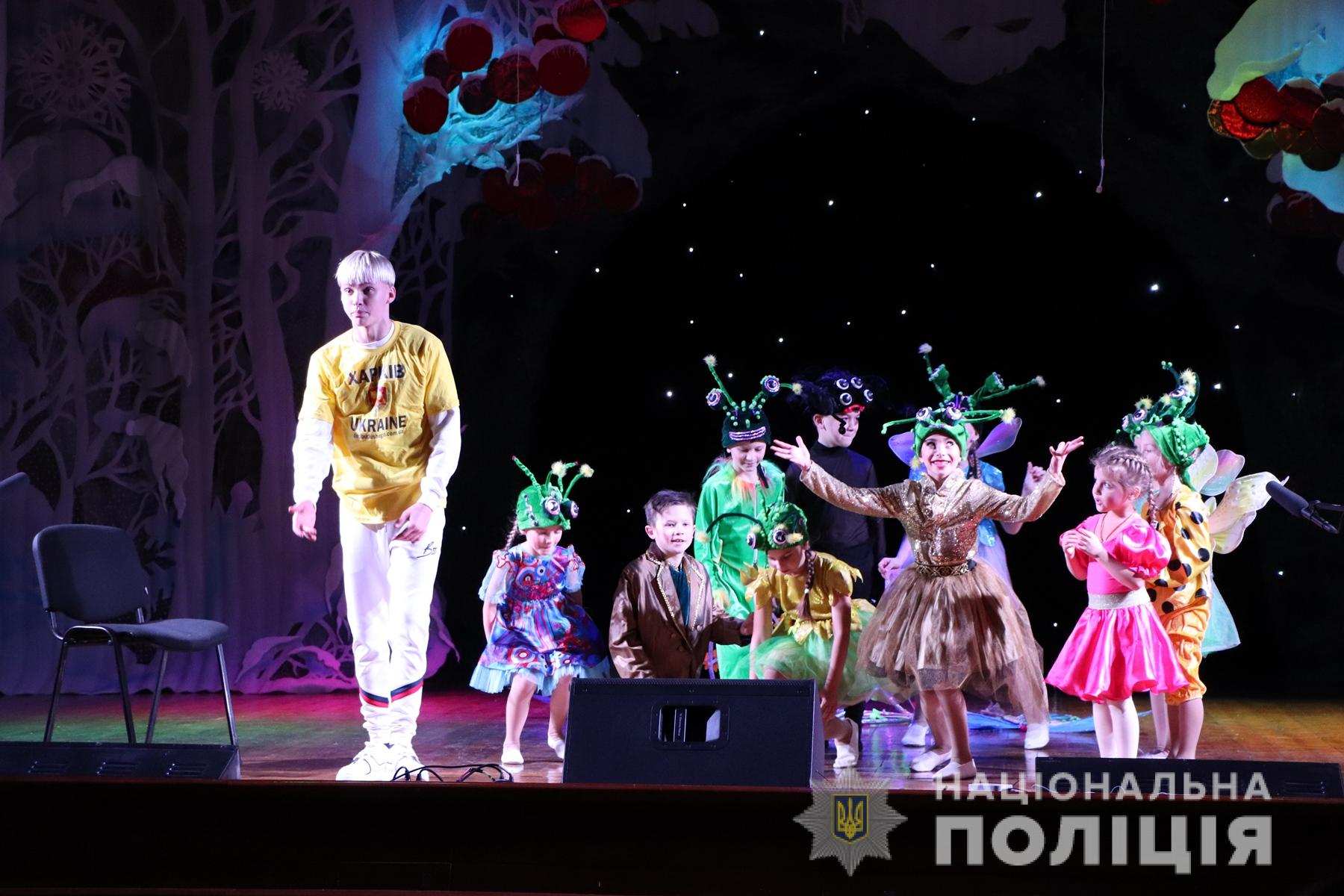 Полицейский детский театр подтвердил звание «народного коллектива» (фоторепортаж)