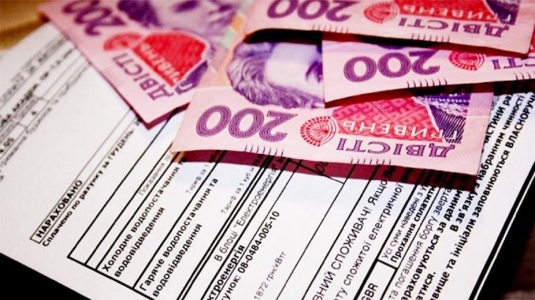 Украинцам с долгами по коммуналке хотят поднять штрафы и запретить выезд за границу