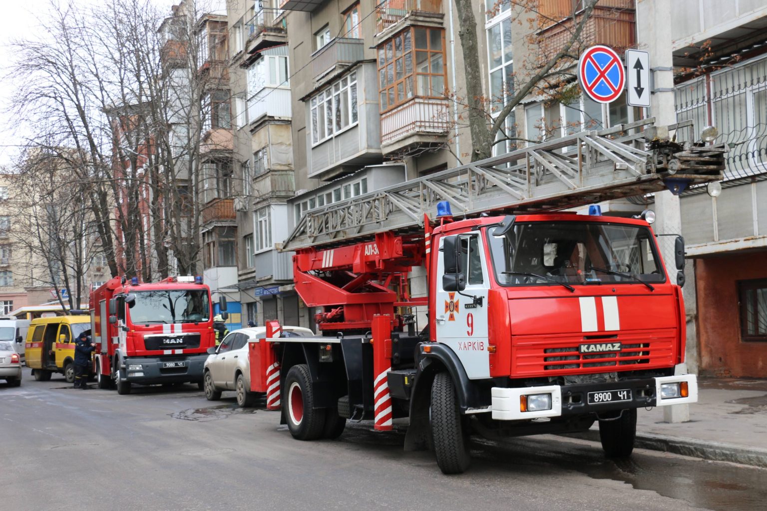 Спасатели потушили пожар в многоэтажке на ул. Лермонтовской (фото)