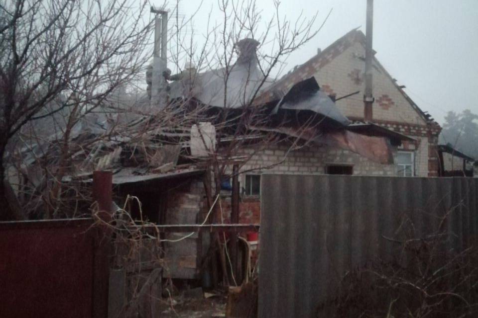 Спасатели три часа ликвидировали пожар в частном доме на Харьковщине (фото)