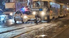 В Харькове патрульный автомобиль столкнулся с трамваем (фото)