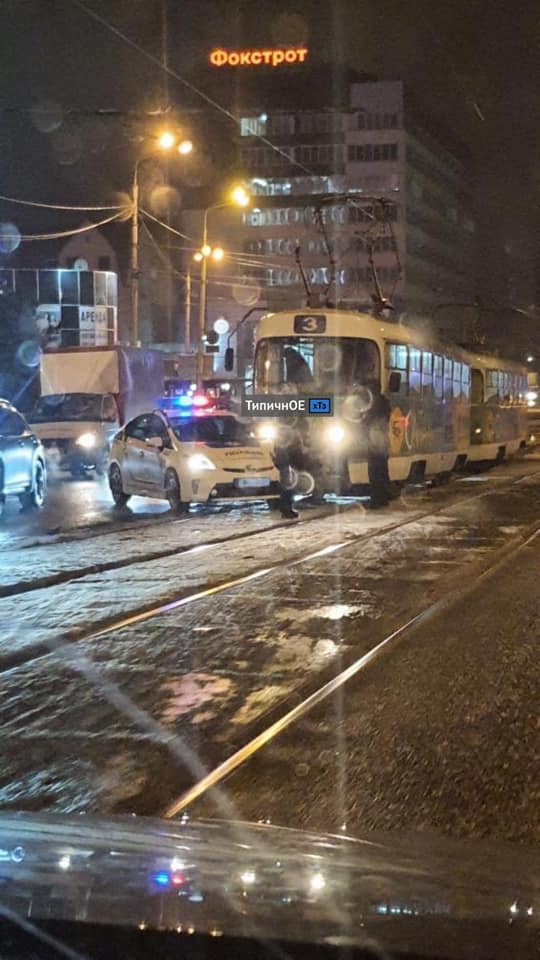 В Харькове патрульный автомобиль столкнулся с трамваем (фото)