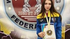 Харьковская курсантка-полицейская стала чемпионкой Украины по пауэрлифтингу (фото)