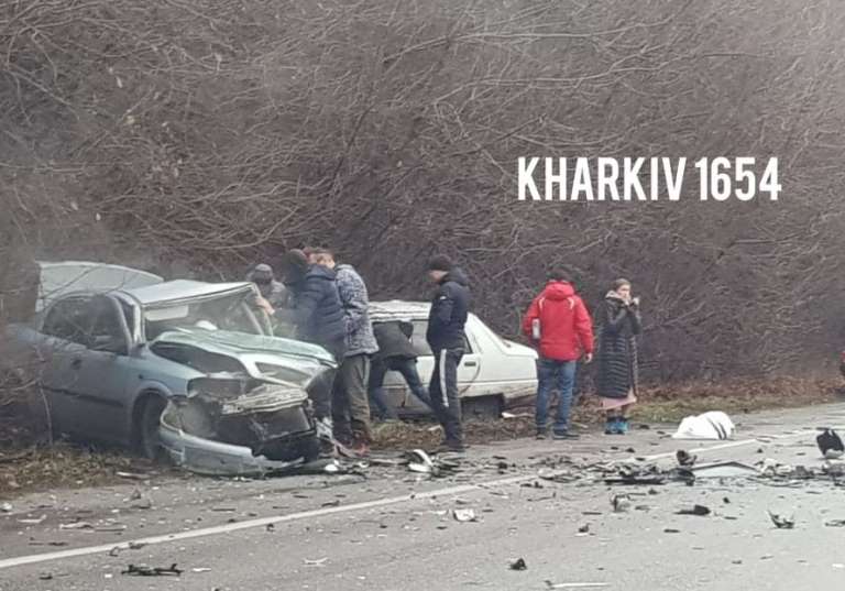 Под Харьковом произошло масштабное ДТП с пострадавшими (фото)