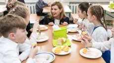 Из школьных столовых исчезнут чипсы и попкорн