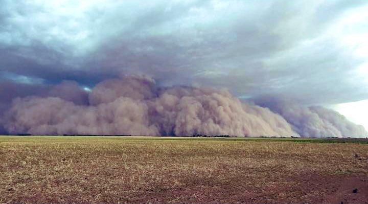 На Аргентину обрушилась гигантская песчаная буря (видео, фото)