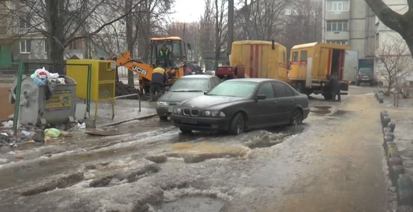 Погодні умови перетворили дороги Харкова на суцільний іспит для водіїв (відео)
