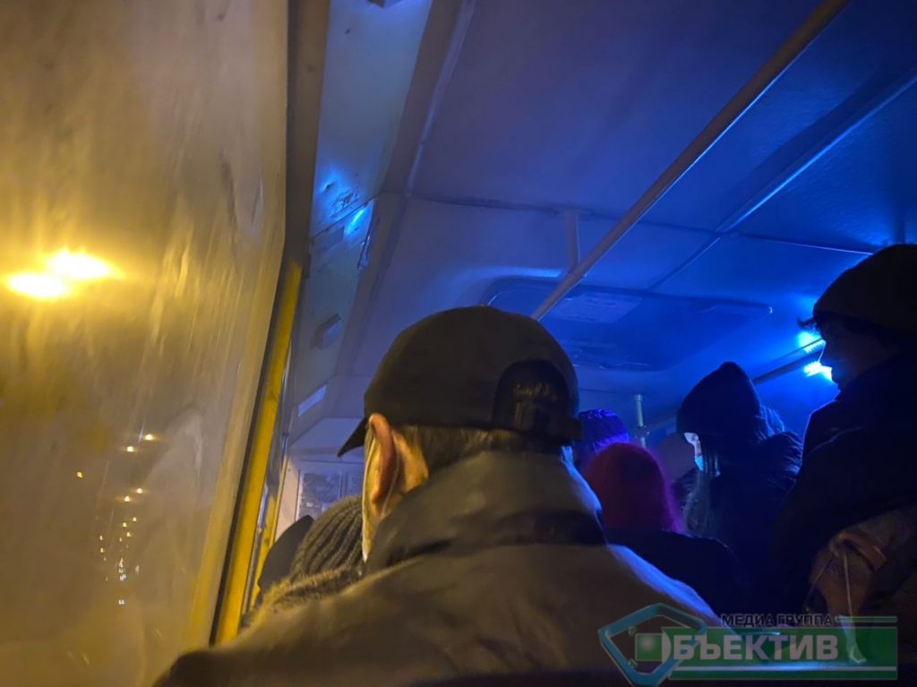 В Харькове задымился автобус с пассажирами (фото, видео)