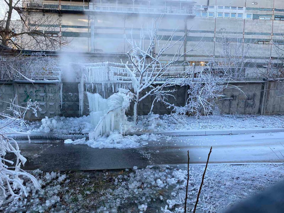 В Харькове образовался «ледяной фонтан» (фото)