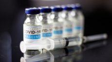 COVID-19. Украинцев будут вакцинировать в больницах и «на выезде»