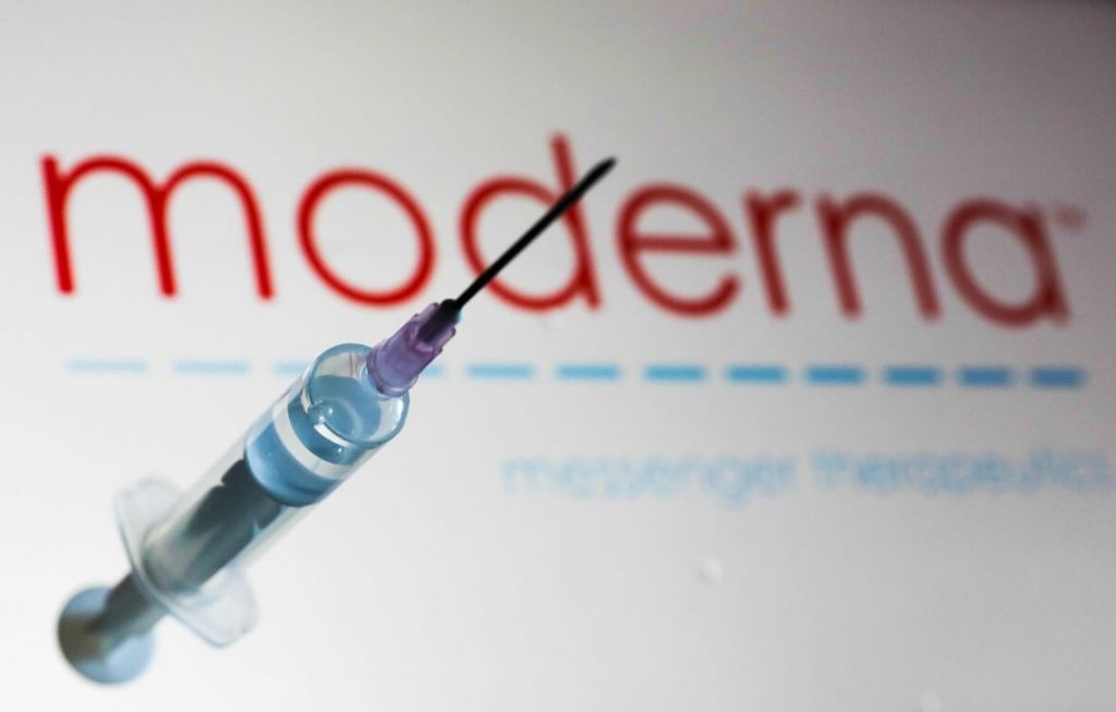 В компании Moderna заявили о необходимости вкалывать третью бустерную дозу вакцины