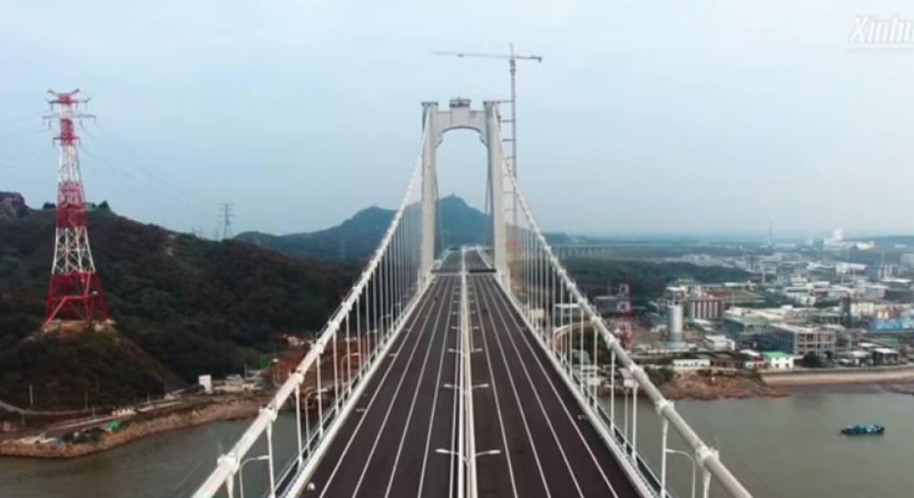 В Китае открыт первый подвесной железнодорожно-автомобильный мост (видео)