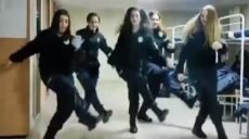 В ХНУВД отрегировали на видео с курсантками, танцующими под российский шансон (видео)