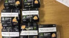 Из США в Харьков везли 100 упаковок элитного табака для кальяна