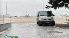 В Харьковском аэропорту борт с телом Кернеса ждут вечером (фото)