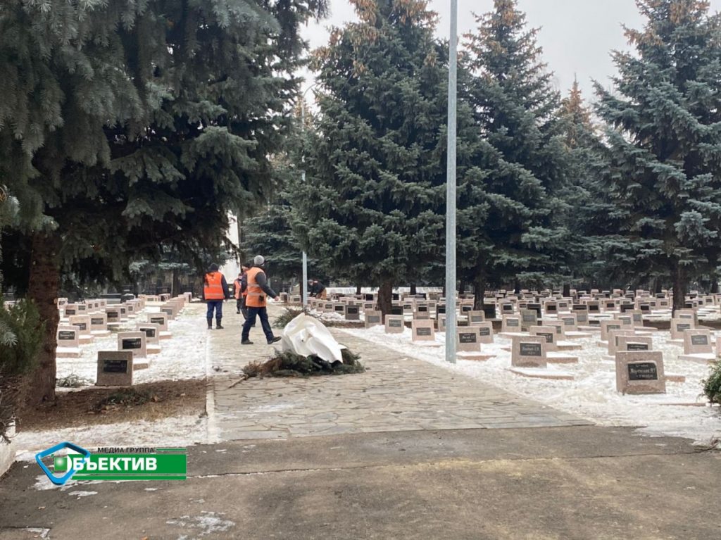 На 2-м кладбище Харькова идет подготовка к похоронам Геннадия Кернеса (фото)