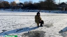 Спасатели «воспитывают» рыбаков на «кислотном» водоеме в районе Алексеевки