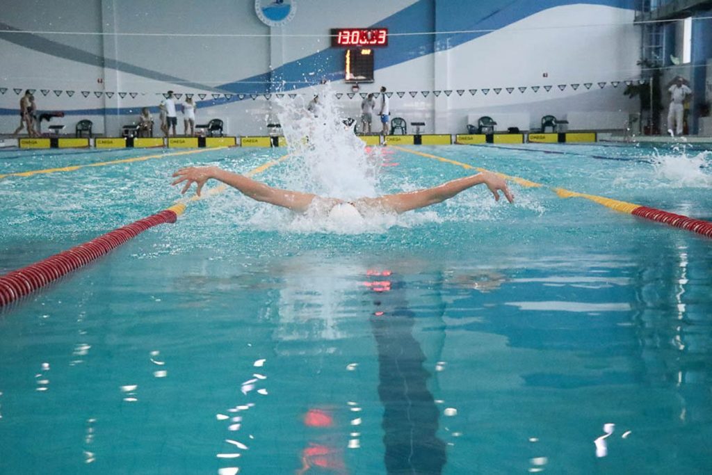 Юные харьковчане успешно выступили на соревнованиях по плаванию (фото)