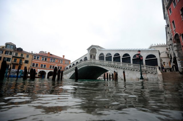 Венеция снова пострадала от воды: защитная система Mose не сработала (видео)