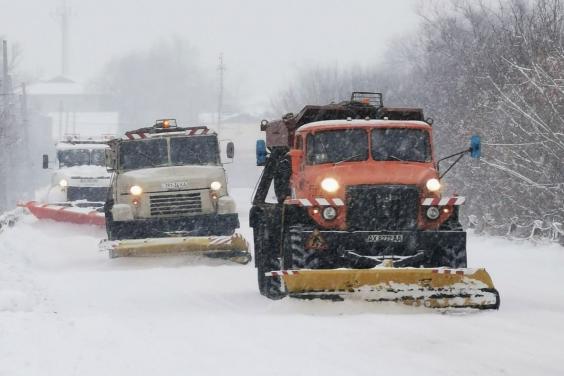 Ситуация на дорогах Харьковщины: проезжая часть мокрая, гололедица, падает снег