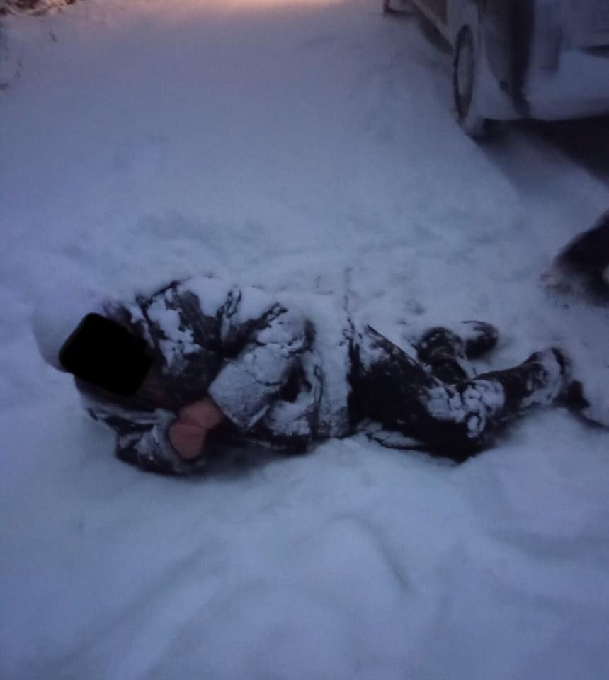 На Харьковщине в лесу нашли человека со сломанной ногой (фото)