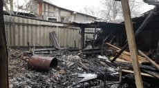 В частном домовладении пять часов тушили горевшую летнюю кухню (фото)