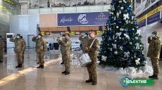 В аэропорту Харькова прошла акция памяти «киборгов» (фото, видео)