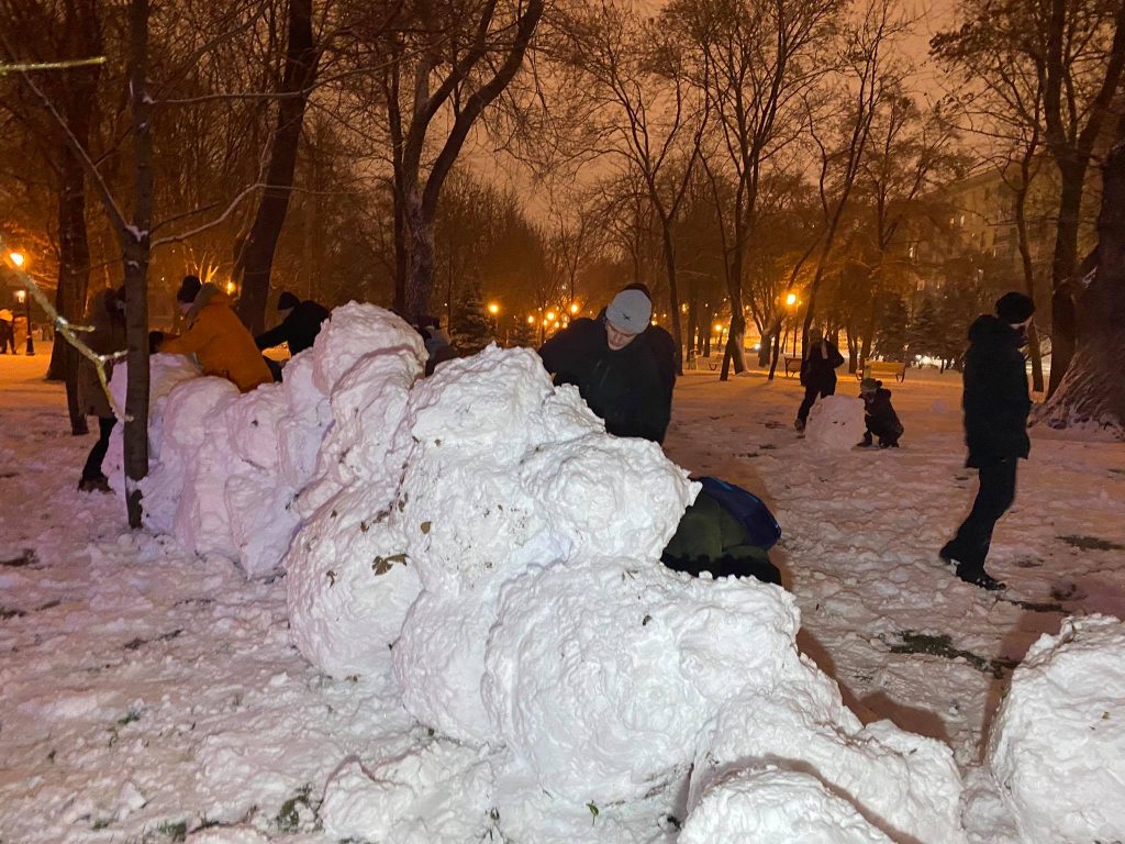 Харьковчане устроили снежную битву (фото, видео)