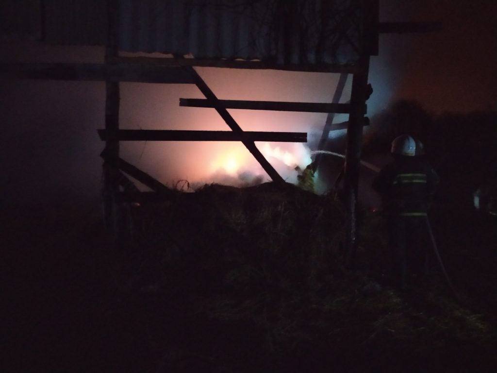 На частном подворье сгорел сенник (фото)