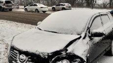 В Харькове столкнулись Nissan Qashqai, Jeep Renegade и Volkswagen (фото)