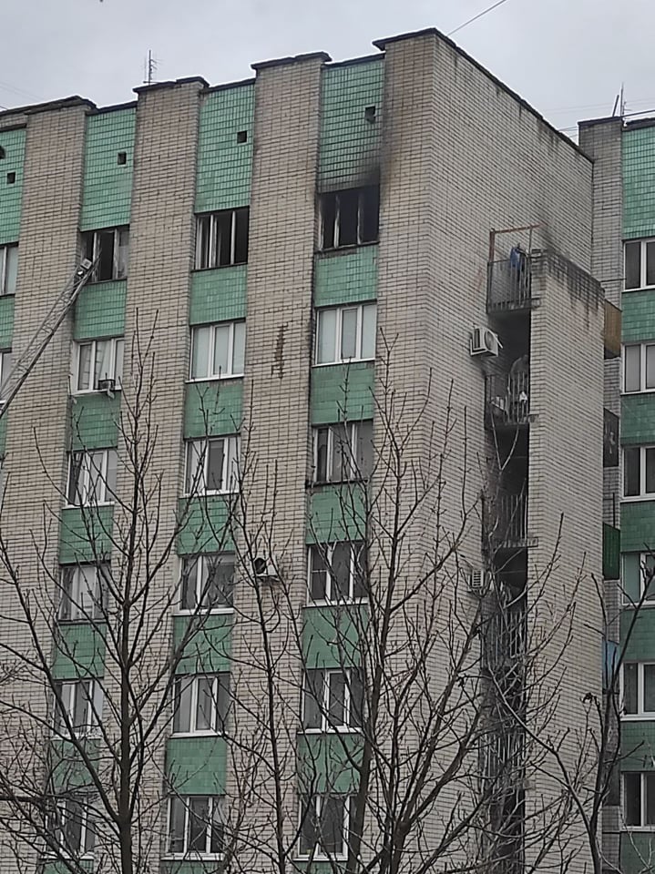 Во время пожара на проспекте Героев Сталинграда погиб человек (фото, видео)