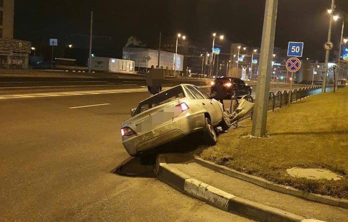 На Клочковской столкнулись Mazda и Daewoo (фото)