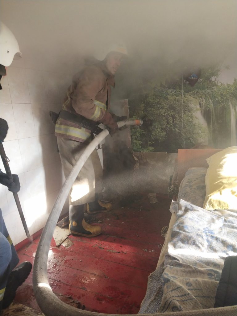 Спасатели погасили пожар в частном доме (фото)