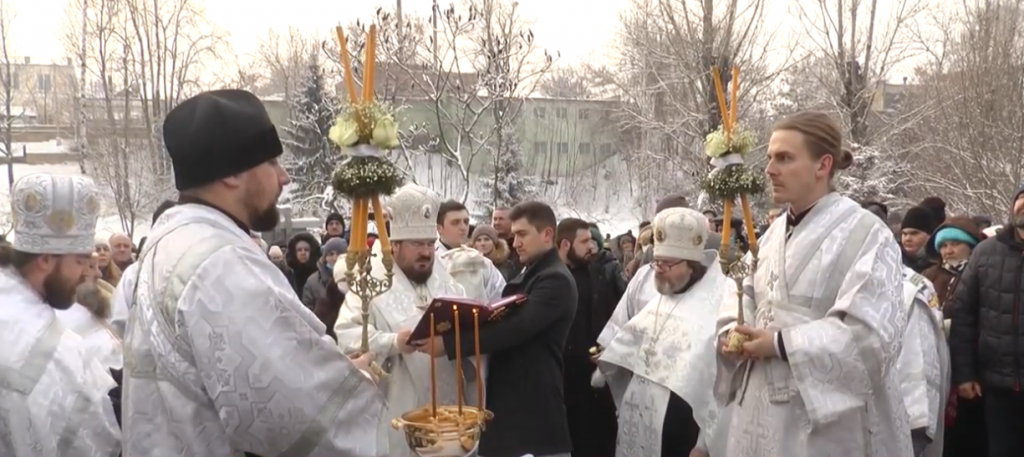 Як харків’яни занурювались у джерело на Водохреще (відео)