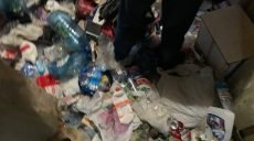 Горы мусора, крысы и тараканы: в Харькове трое детей жили в полной антисанитарии (фото)