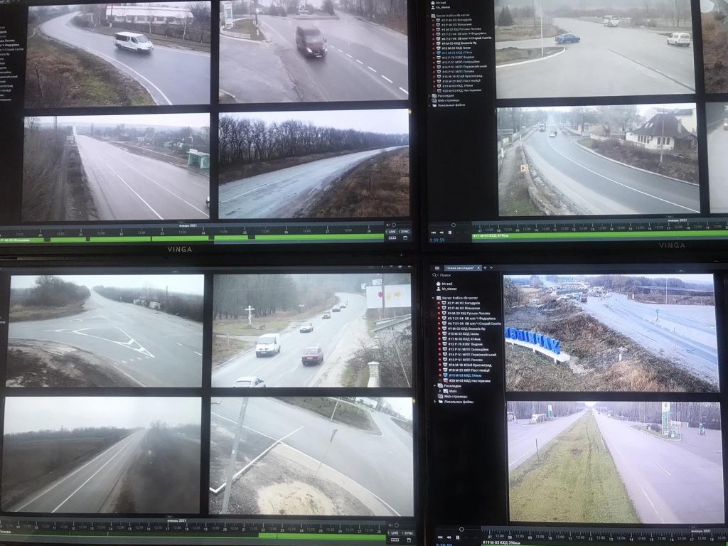 Ситуация на дорогах Харьковщины: покрытие скользкое и мокрое (фото)