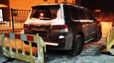 Харьковские пограничники обнаружили угнанный Lexus (фото)