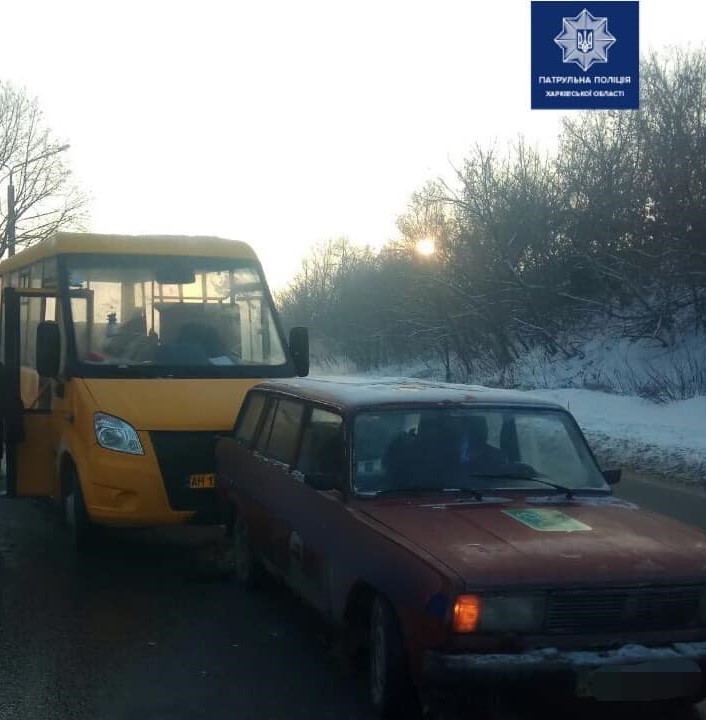 На ХТЗ водитель автобуса не выдержал интервал и въехал в «легковушку» (фото)