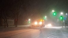 Ситуация на дорогах: снег продолжает падать на всей Харьковщине (видео, фото)