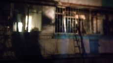 Пенсионерка пыталась потушить пламя сама: во время пожара на Новых домах эвакуировали 20 человек (фото)