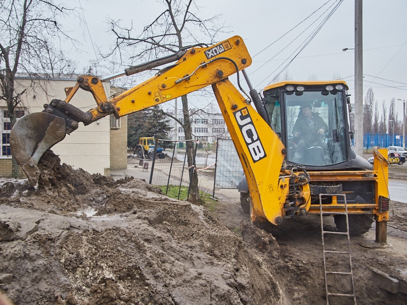 Коммунальщики устранили повреждения на водопроводных сетях