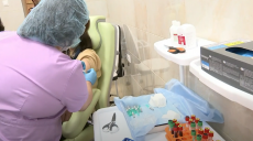 В Україні вакцинуватимуть медиків, військових та соцпрацівників (відео)