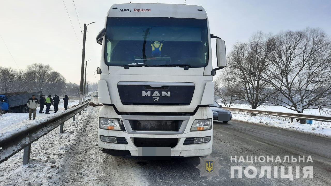 Подробности ДТП с грузовиками в Харьковской области: полиция проводит расследование