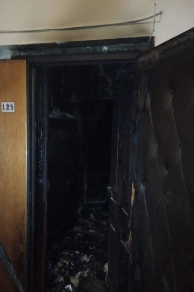 В Харькове во время пожара в пятиэтажке пострадала женщина (фото)