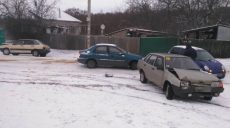 В Люботине в течение часа в аварию попали восемь автомобилей (фото)