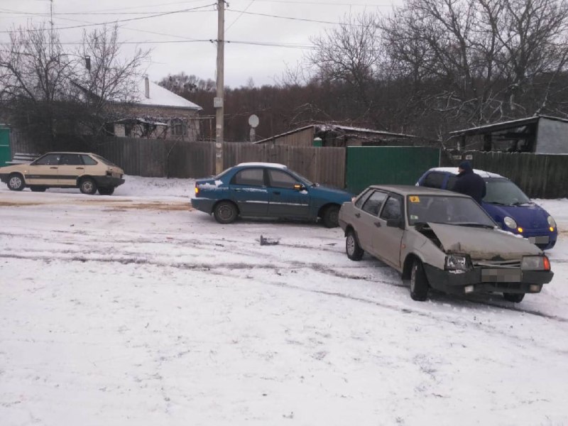 В Люботине в течение часа в аварию попали восемь автомобилей (фото)